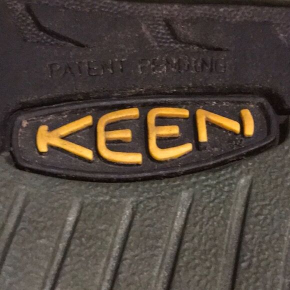 BOYS SIZE 5 CAMO KEENS! - Picture 8 of 9